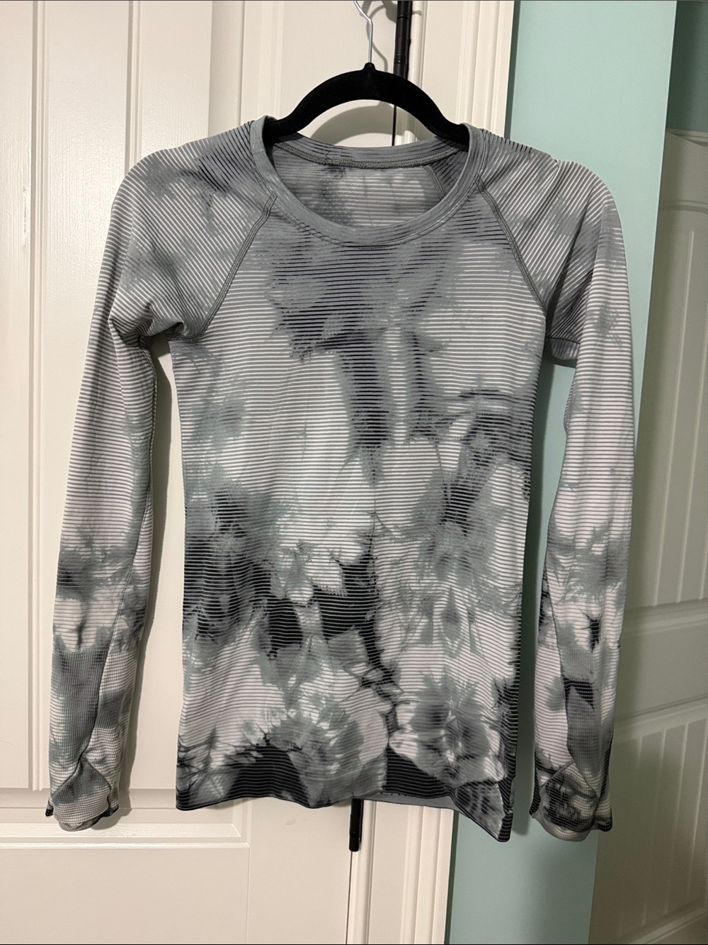lululemon athletica Gray & Black Tie-Dye Long Sleeve Top